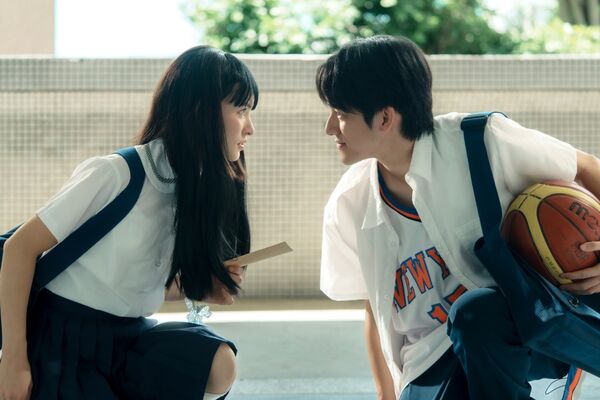 ▲竪屏短劇《記憶中的微笑》鎮萬鈞、吳思竺。(圖/聖緹雅醫療集團提供)