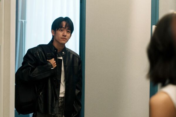 ▲竪屏短劇《記憶中的微笑》鎮萬鈞、吳思竺。(圖/聖緹雅醫療集團提供)