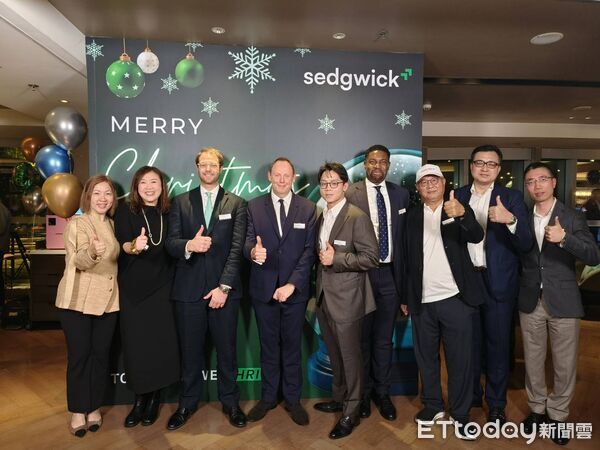 ▲Sedgwick全球財務風險部董事Damian Ely(左4),台灣地區資深顧問暨執行董事陳火財(右3),台灣地區總經理陳竑一(左5),亞洲區執行董事Cory Chow(左1),大中華地區行政副總經理郎若玫(左二)等與貴賓合影。(圖/記者張佩芬攝)