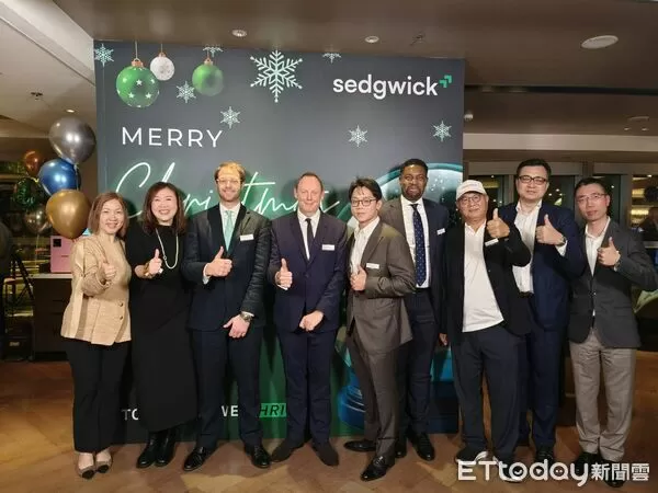▲Sedgwick全球財務風險部董事Damian Ely(左4),台灣地區資深顧問暨執行董事陳火財(右3),台灣地區總經理陳竑一(左5),亞洲區執行董事Cory Chow(左1),大中華地區行政副總經理郎若玫(左二)等與貴賓合影。(圖/記者張佩芬攝)