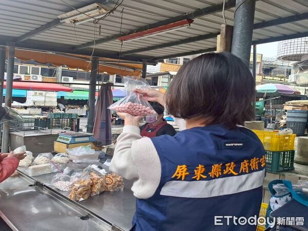 ▲衛生局抽驗冬至應景食品及火鍋料。(圖/屏東縣政府衛生局提供)