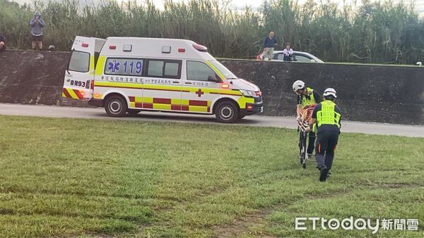 ▲▼黑鷹直升機飛抵太平谷營地,特搜隊員出艙執行吊掛作業。(圖/記者王兆麟翻攝,下同)