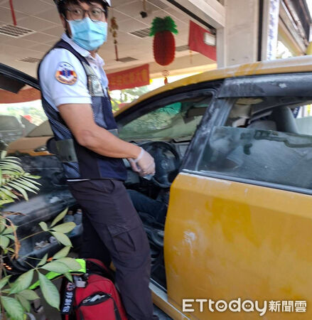 ▲▼鳳山火燒車 。(圖/記者陳宏瑞翻攝)