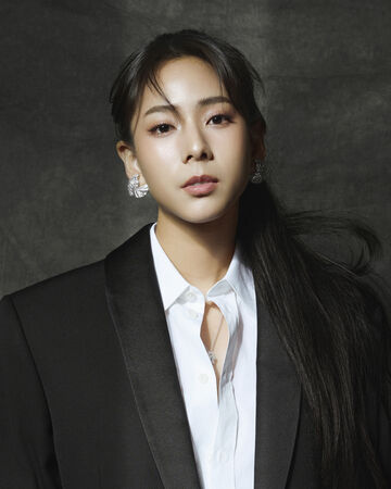 ▲入圍金鐘60「最具潛力新人」的袁漠遙剪去20公分長髮。(圖/周子娛樂提供)