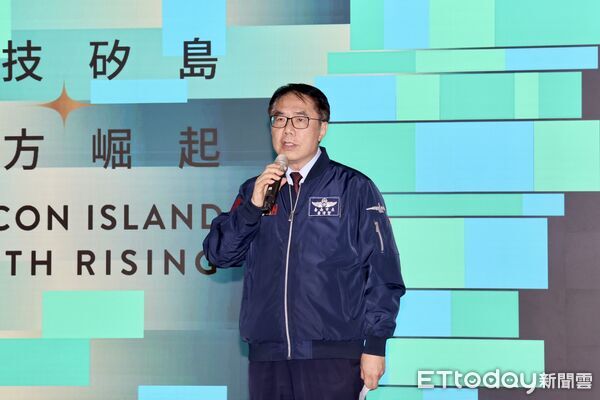 ▲「2025點亮沙崙—科技矽島X南方崛起」活動在沙崙智慧綠能科學城登場,市長黃偉哲出席致詞。(記者林東良翻攝,下同)