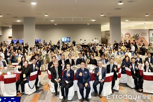 ▲「2025點亮沙崙—科技矽島X南方崛起」活動在沙崙智慧綠能科學城登場,市長黃偉哲出席致詞。(記者林東良翻攝,下同)