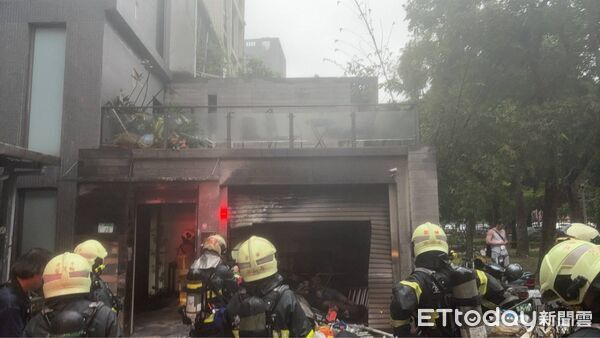 ▲▼▲師大路民宅一樓倉庫起火。(圖/記者邱中岳翻攝)