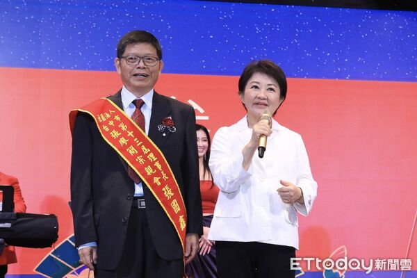 ▲台中市張廖簡宗親會舉行40週年慶祝典禮,各地宗親齊聚台中,共同回顧宗族傳承歷程。(圖/記者游瓊華翻攝)