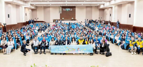 ▲桃園市長張善政與出席表揚單位人員大合影。(圖/桃園市新聞處提供)