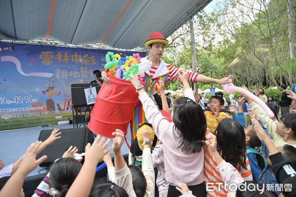 ▲雲林巾彩耕地藝術節展現虎尾毛巾新樣貌。(圖/記者游瓊華翻攝)