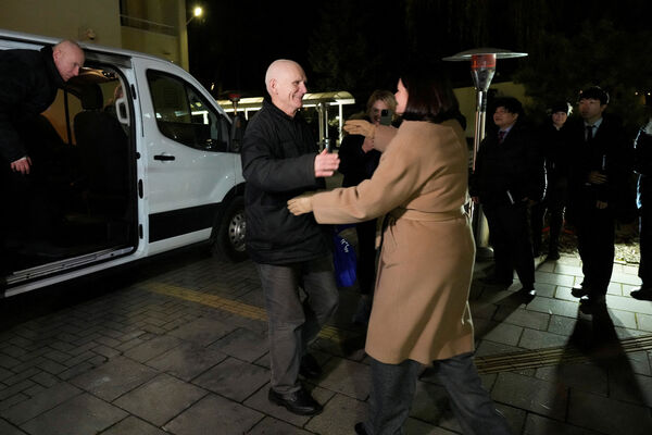 ▲▼白俄羅斯人權領袖畢亞利亞茨基(Ales Bialiatski)獲釋。(圖/路透)