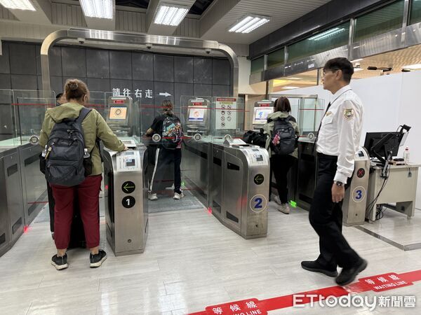 ▲▼民眾投訴通關時遭移民署官員怒斥,移民署國境事務大隊表示是誤會。(圖/記者鄭逢時翻攝)