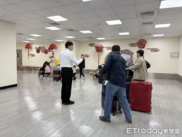 ▲▼民眾投訴通關時遭移民署官員怒斥,移民署國境事務大隊表示是誤會。(圖/記者鄭逢時翻攝)