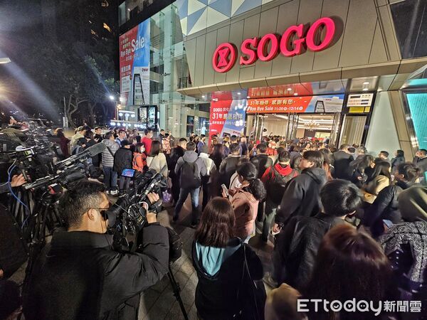 ▲▼SOGO敦化館熄燈。(圖/記者周宸亘攝)