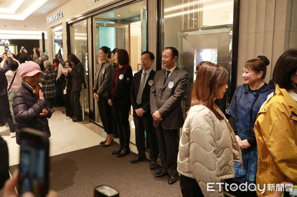 ▲▼SOGO敦化館熄燈。(圖/記者周宸亘攝)