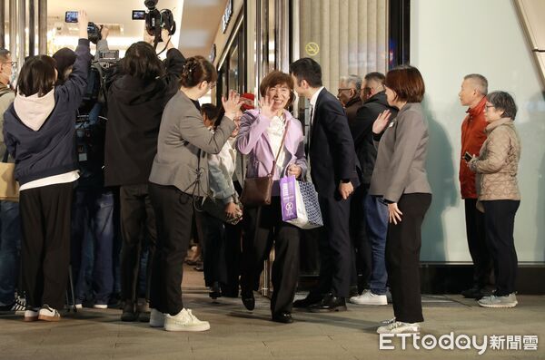 ▲▼SOGO敦化館熄燈。(圖/記者周宸亘攝)