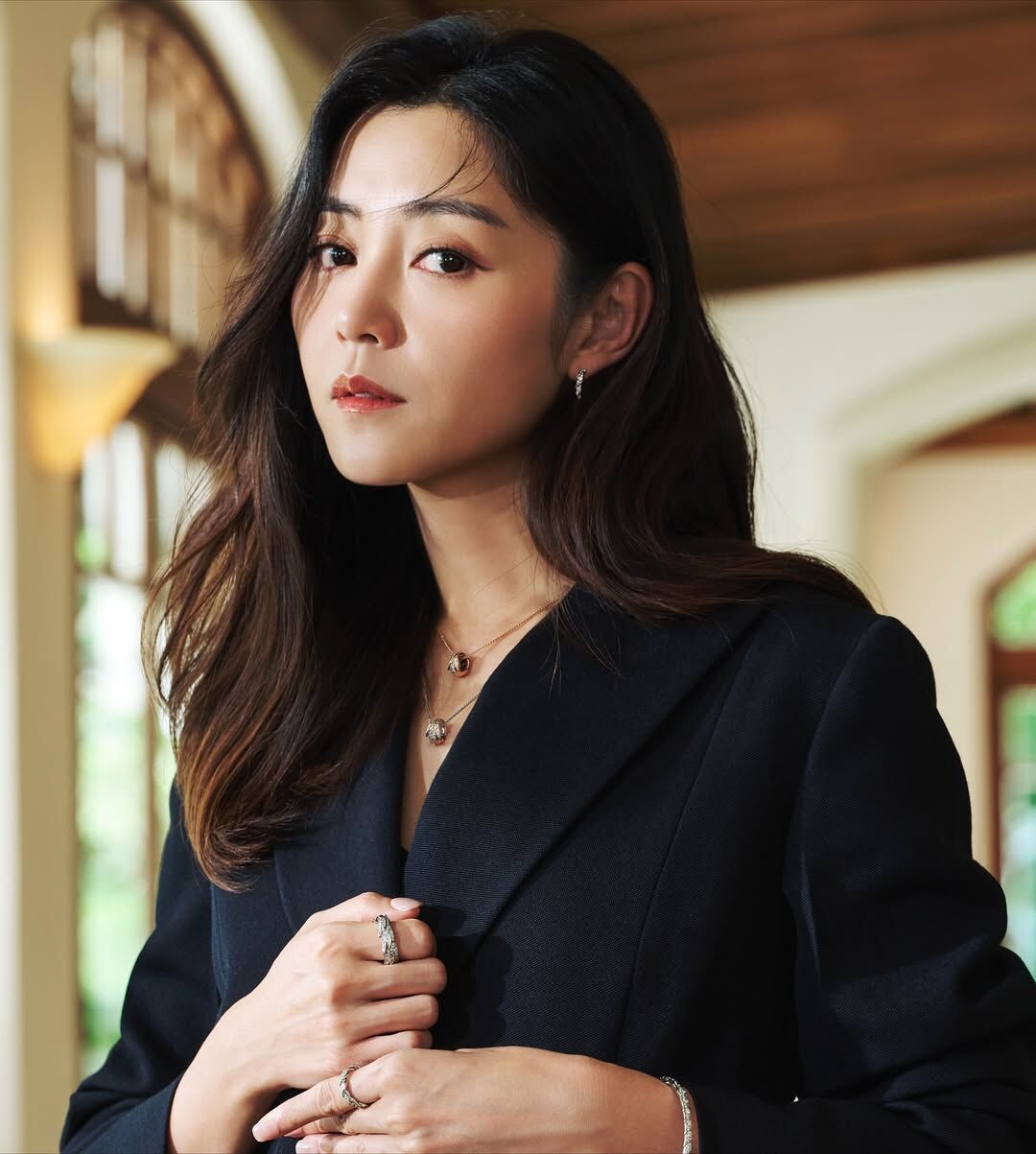 ▲▼影后衛詩雅拍片撞邪!殺青宴緊抱「恐怖布偶」:要帶回家養…法師搶走。(圖/翻攝自YouTube、網路)