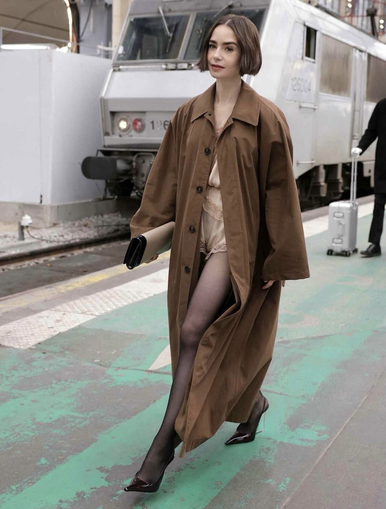 ▲▼ 艾蜜莉在巴黎 。(圖/翻攝IG)