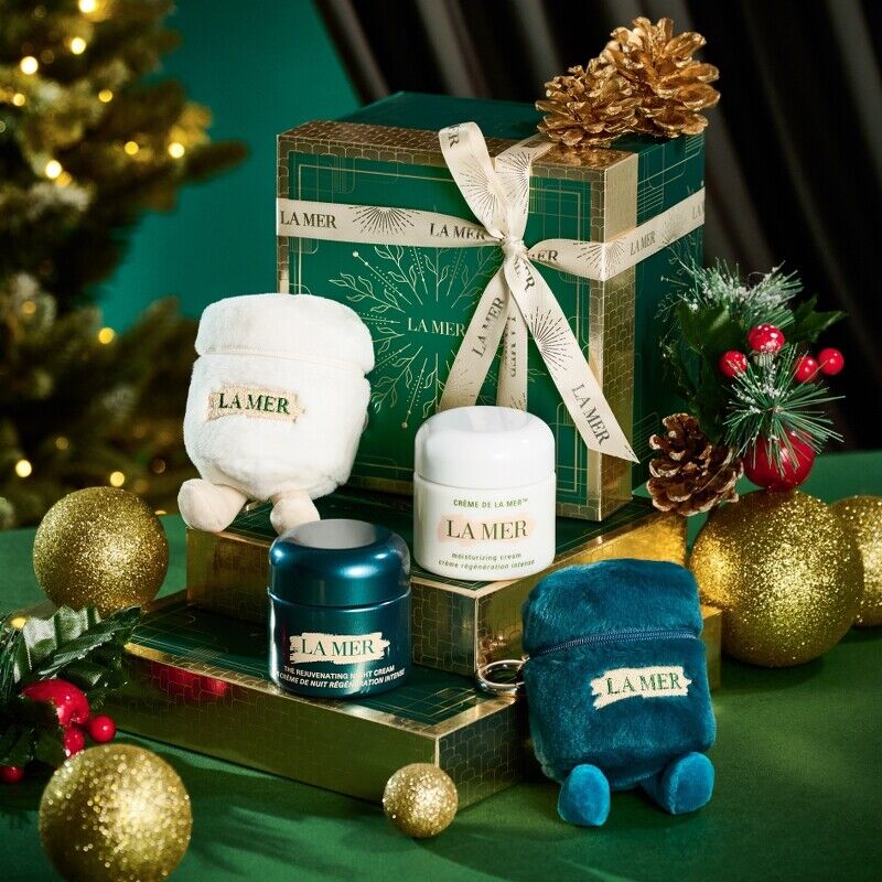 為什麼美妝界開始流行出盲盒?克蘭詩、肌膚之鑰、雅詩蘭黛、巴黎卡詩、海洋拉娜…超療癒吊飾娃娃比萌