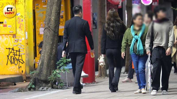 獨家/直擊汪小菲力挺好友李進良新作 孕妻馬筱梅曲線玲瓏會藏肚