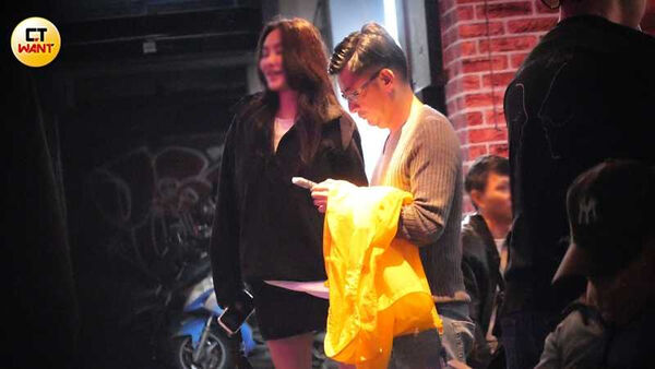 獨家/直擊汪小菲力挺好友李進良新作 孕妻馬筱梅曲線玲瓏會藏肚