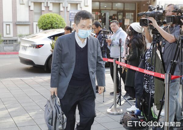 ▲▼台北地院審理京華城案,柯文哲、沈慶京、黃景茂、應曉薇等四名被告出庭辯論,民眾黨立委黃國昌、張啟楷也到院聲援。(圖/記者湯興漢攝)