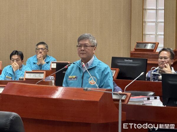 ▲蔡水游議員質詢縣府員工工作態度消極一事。(圖/記者鄭逢時攝)