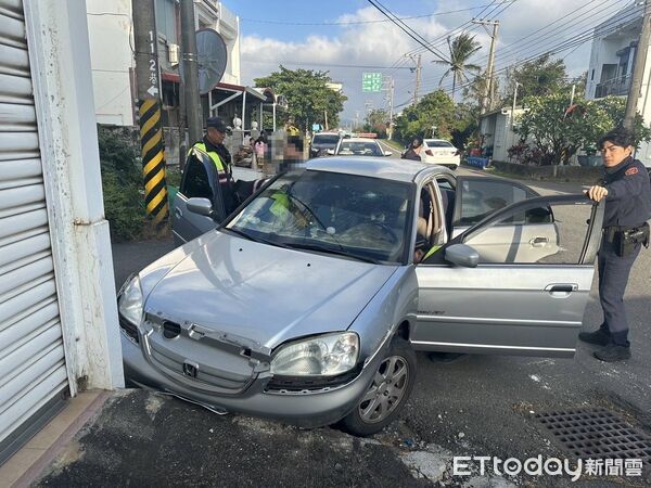 ▲恆春警方逮獲梁男因案遭通緝及酒駕。(圖/記者陳崑福翻攝)