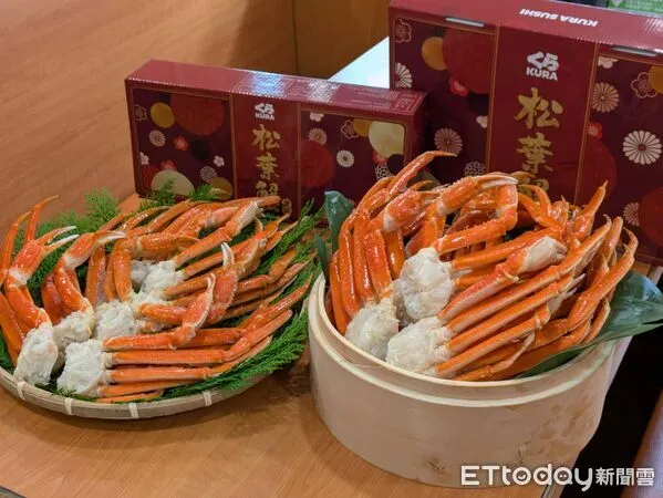 ▲台灣藏壽司首賣「2公斤松葉蟹年節禮盒」 今日起開放預購。(圖/記者黃士原攝)