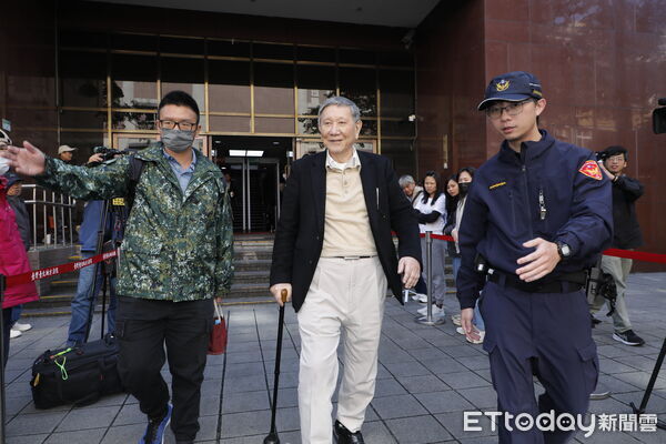 ▲▼台北地院審理京華城案,柯文哲、沈慶京、應曉薇等三名被告出庭辯論,中午休息時間外出用餐。(圖/記者湯興漢攝)