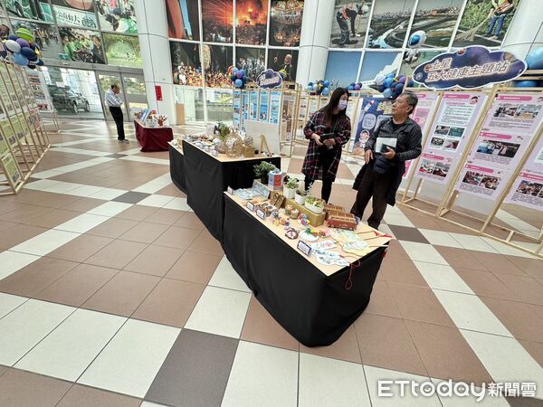 ▲台南市政府舉辦「2025年度國民健康業務成果展」,以「台南健康宇宙城」呈現公共衛生政策成果。(記者林東良翻攝,下同)