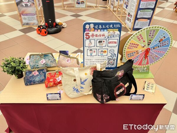 ▲台南市政府舉辦「2025年度國民健康業務成果展」,以「台南健康宇宙城」呈現公共衛生政策成果。(記者林東良翻攝,下同)