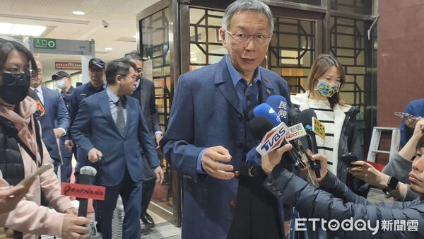 ▲▼涉犯京華城等案的柯文哲,今(15日)在台北地院首日言詞辯論結束後,受訪反擊檢方應該講事實、講證據,「而不是利用臆測在編故事」。(圖/記者黃哲民攝)