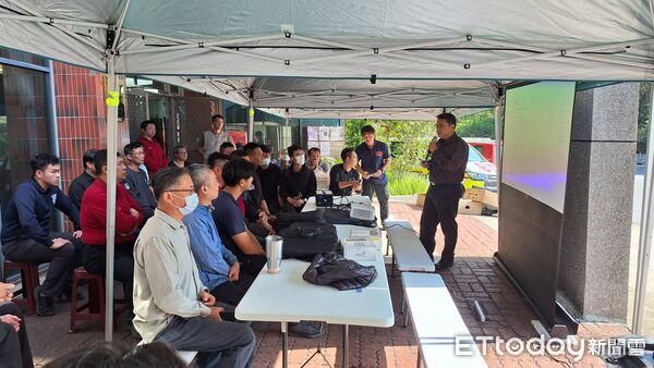▲台南市消防局第四救災救護大隊於左鎮分隊辦理救災指揮通信平台車暨前進指揮站實地訓練,強化偏遠地區災時通訊應變能力。(記者林東良翻攝,下同)