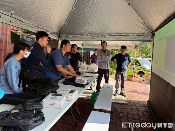 ▲台南市消防局第四救災救護大隊於左鎮分隊辦理救災指揮通信平台車暨前進指揮站實地訓練,強化偏遠地區災時通訊應變能力。(記者林東良翻攝,下同)