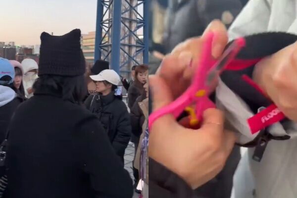 ▲被剪票的中國人站在場外聽漏音。(圖/翻攝自微博)