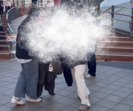 ▲多人遭驅趕。(圖/翻攝自微博)