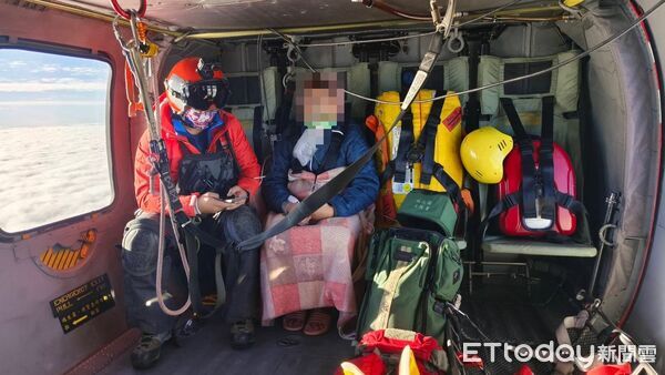 ▲▼ 花蓮大水窟山屋一名27歲山友出現肺水腫情形,緊急救援送醫。(圖/記者王兆麟翻攝,下同)