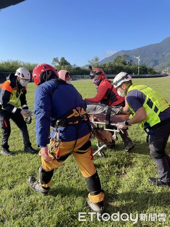 ▲▼ 花蓮大水窟山屋一名27歲山友出現肺水腫情形,緊急救援送醫。(圖/記者王兆麟翻攝,下同)
