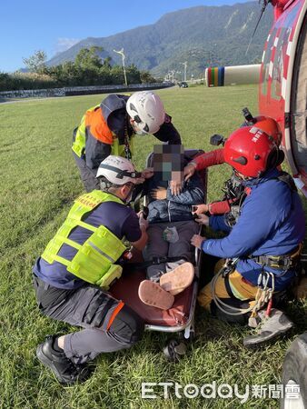 ▲▼ 花蓮大水窟山屋一名27歲山友出現肺水腫情形,緊急救援送醫。(圖/記者王兆麟翻攝,下同)