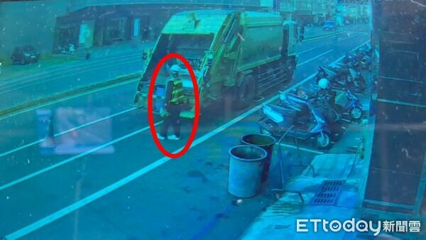▲台南女清潔員遭賓士撞死,撞擊瞬間曝光。(圖/記者林東良翻攝,下同)