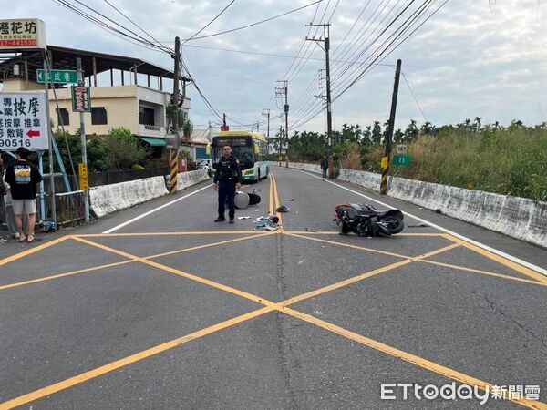 ▲內埔鄉壽比路與和成巷路口機車車禍。(圖/記者陳崑福翻攝)