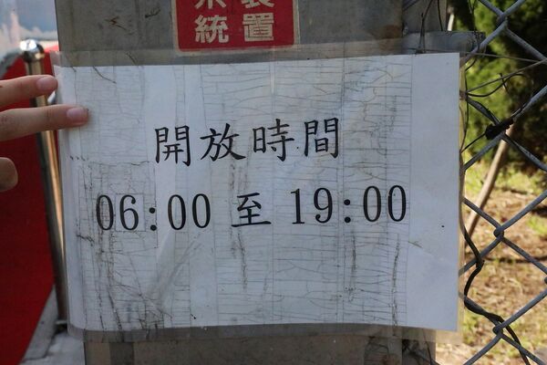 ▲▼楊梅景點全台唯一「自強號車廂土地公廟」!鐵道迷必訪的秘境廟宇,百年伯公與英國貴婦的奇幻相遇。(圖/部落客VIVIYU提供)