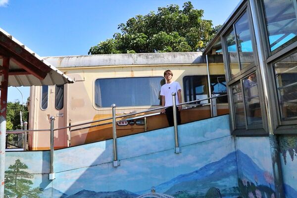 ▲▼楊梅景點全台唯一「自強號車廂土地公廟」!鐵道迷必訪的秘境廟宇,百年伯公與英國貴婦的奇幻相遇。(圖/部落客VIVIYU提供)