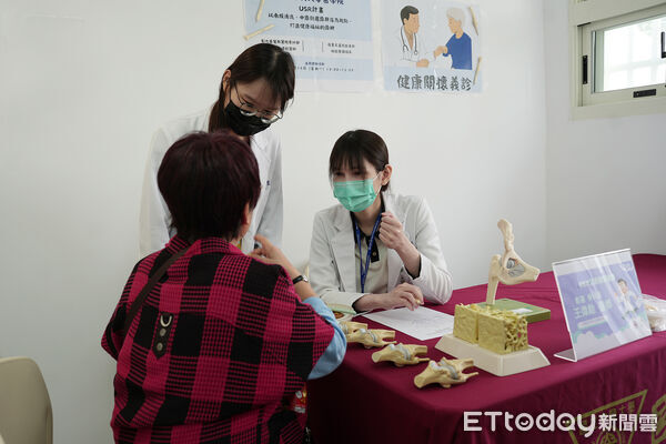 ▲國立中興大學「在地關懷與創生基地」在中興新村南投分部揭牌,學界、醫界及地方居民齊聚,場面熱絡。(圖/記者游瓊華翻攝)