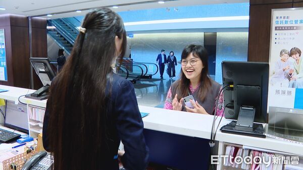 ▲移工金融大調查:超過三成看不懂銀行流程 富邦攜手One-Forty推4語指南 ▼ 。(圖/記者鄭遠龍攝)