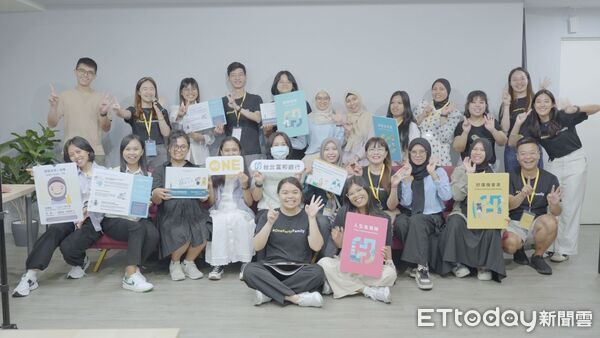 ▲移工金融大調查:超過三成看不懂銀行流程 富邦攜手One-Forty推4語指南▼ 。(圖/記者鄭遠龍攝)