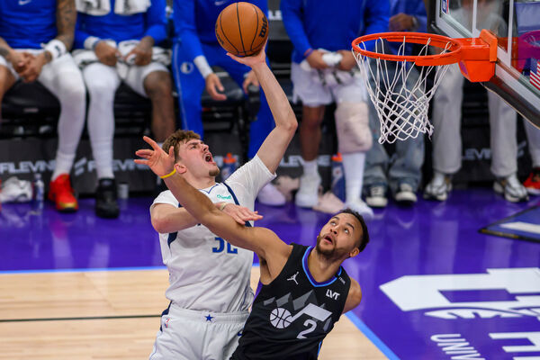 ▲獨行俠「旗子哥」弗拉格打破詹皇高懸22年神紀錄,成為NBA史上18歲單場得分新高紀錄締造者。(圖/達志影像/美聯社)