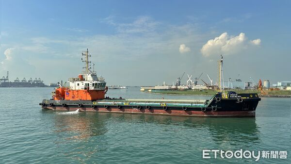 ▲▼台灣港務公司耗資2.7億元新造受泥船「高601號」。(圖/港務公司提供)