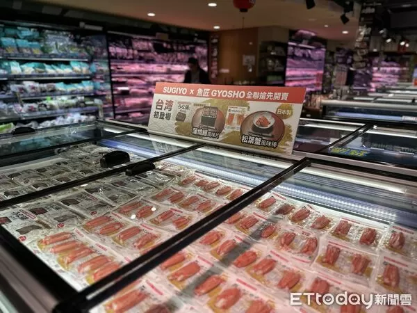 ▲▼全聯再推全新懶人料理,引進日本400年歷史的魚漿品牌「SUGIYO × 魚匠GYOSHO」,推出「蒲燒鰻風味片」、「松葉蟹風味棒」2款商品,也是忙碌上班族、家庭主夫主婦快速備餐救星。(圖/記者林育綾攝)